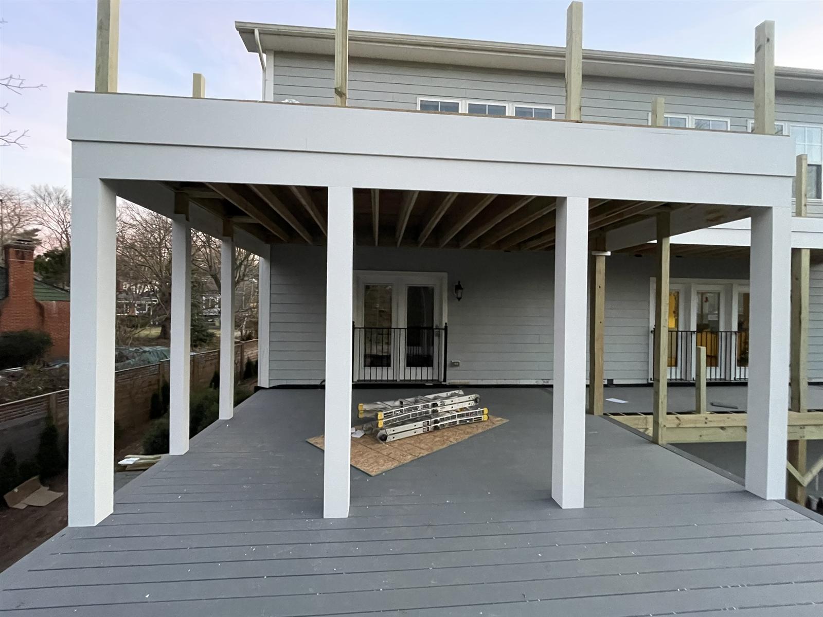 Covered patio deck with columns